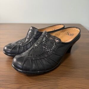 Sofft Women's Black Embroidered‎ Leather Clogs size 7.5
